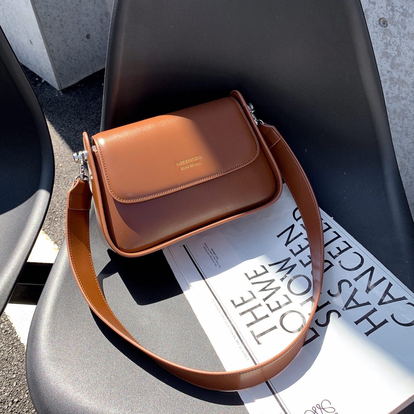 Retro und modische kleine quadratische Tasche aus veganem Leder für Damen