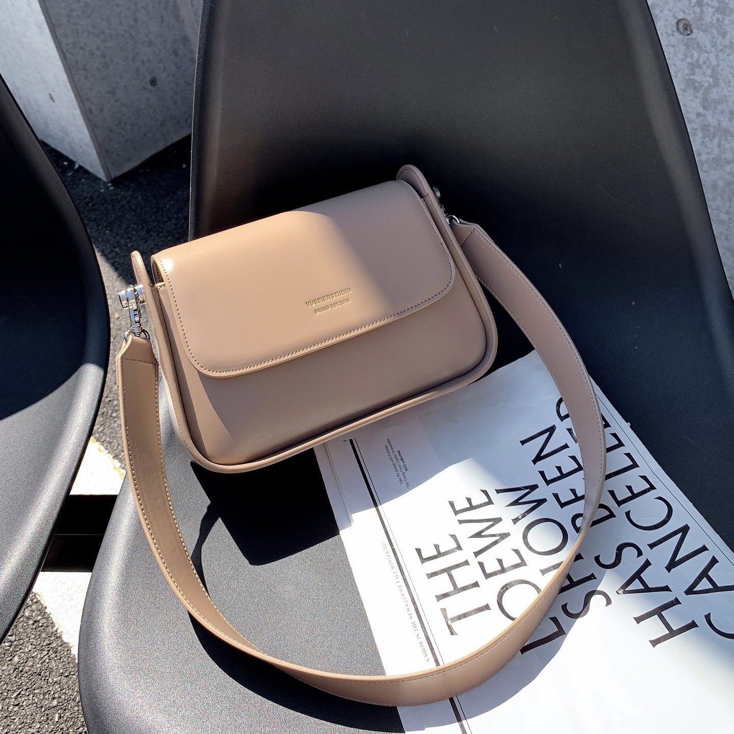 Retro und modische kleine quadratische Tasche aus veganem Leder für Damen