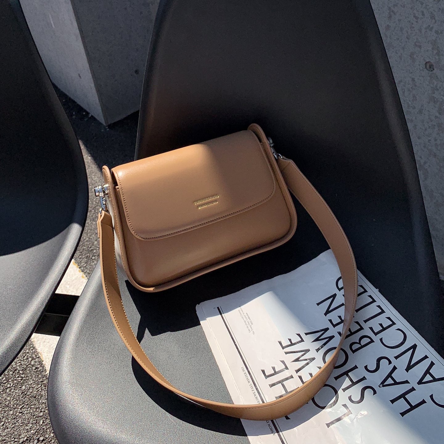 Retro und modische kleine quadratische Tasche aus veganem Leder für Damen