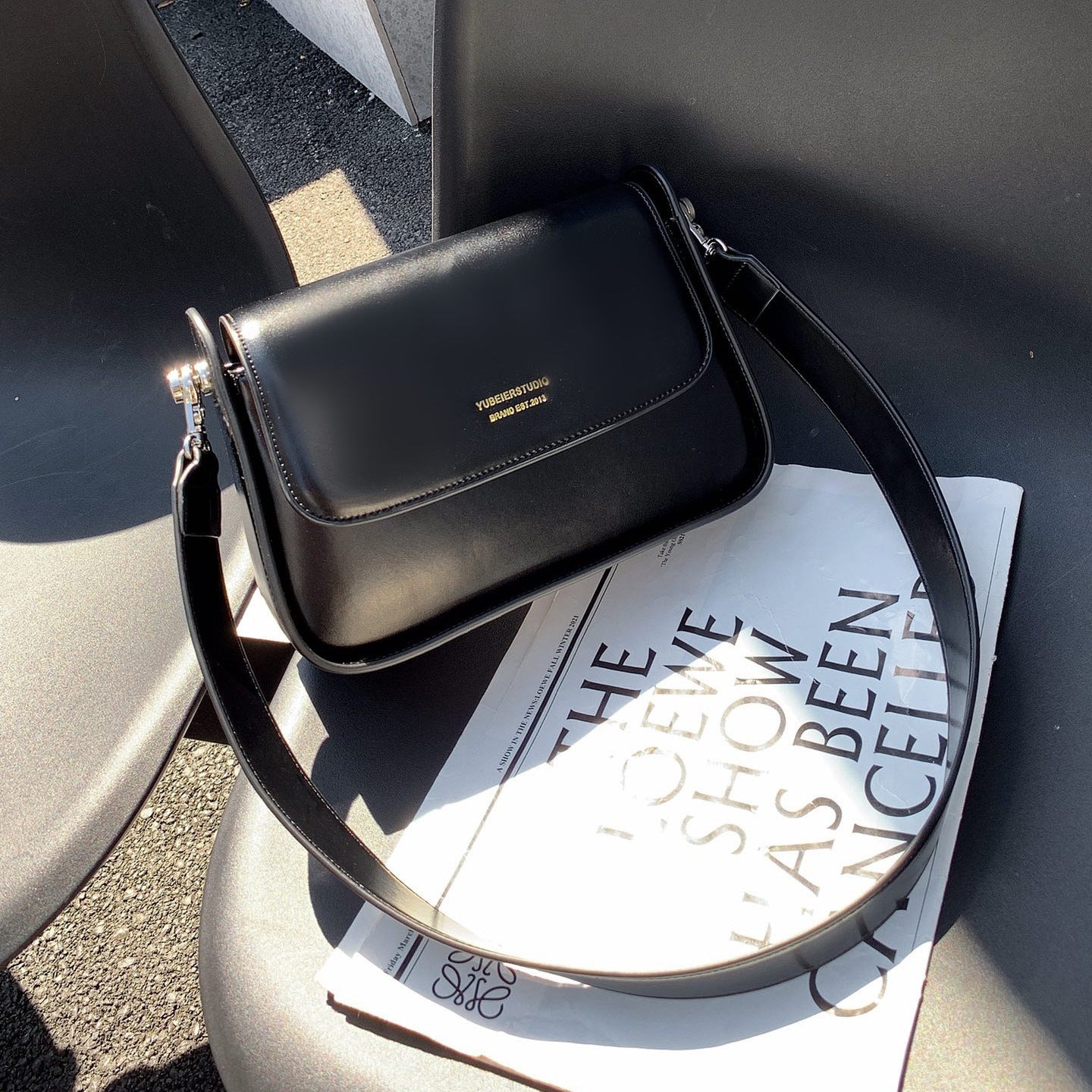 Retro und modische kleine quadratische Tasche aus veganem Leder für Damen