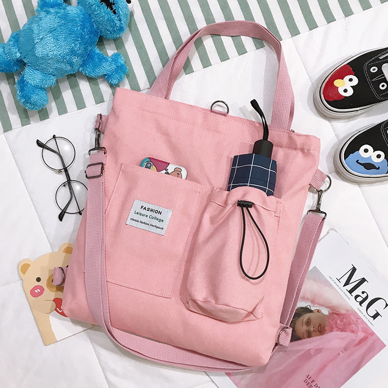 Quadratische Canvas Tasche Dame mit einer Schulter geschlungen